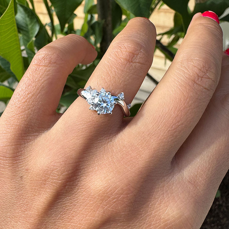 Unique Round Lab Diamond Engagement Ring | Temple & Grace AU