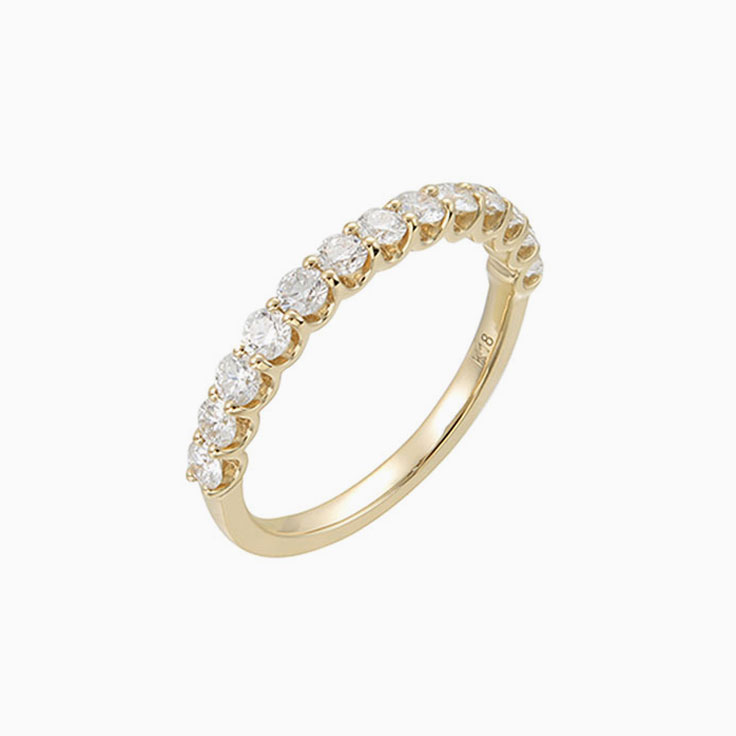 Round Diamond in a claw Wedding ring