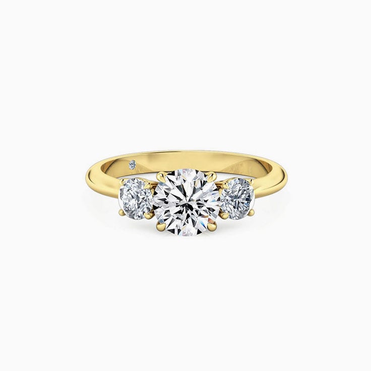 Round Brilliant cut in three stone enagagement ring