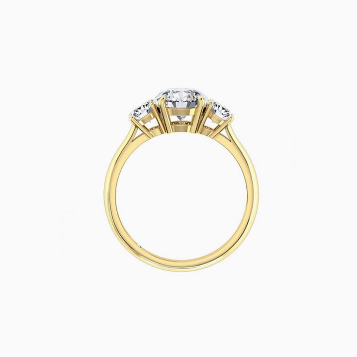 Round Brilliant cut in three stone enagagement ring